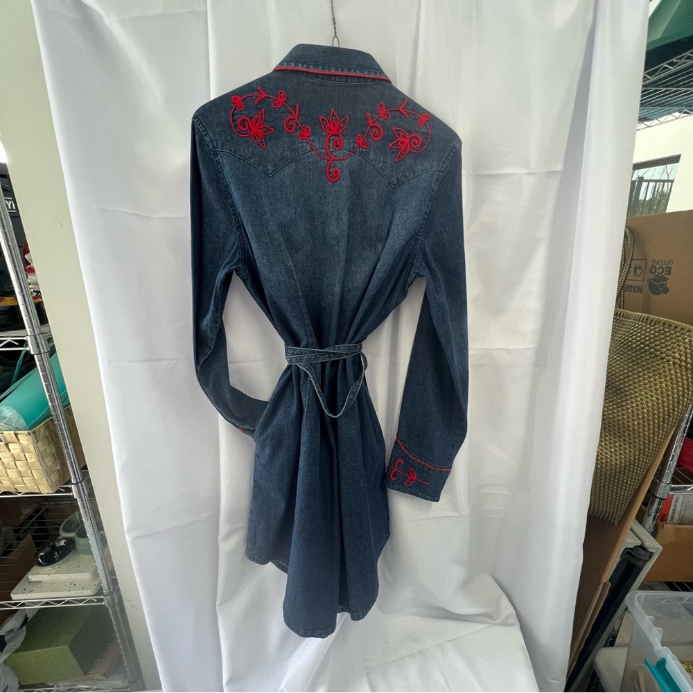 TASHA POLIZZI Luciella denim shirtdress w/snap buttons , pockets , tie belt red - Picture 8 of 8